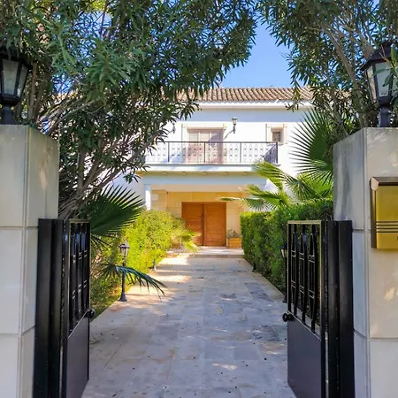 Anton Grand Estate - 5br With Private Pool Aradhippou